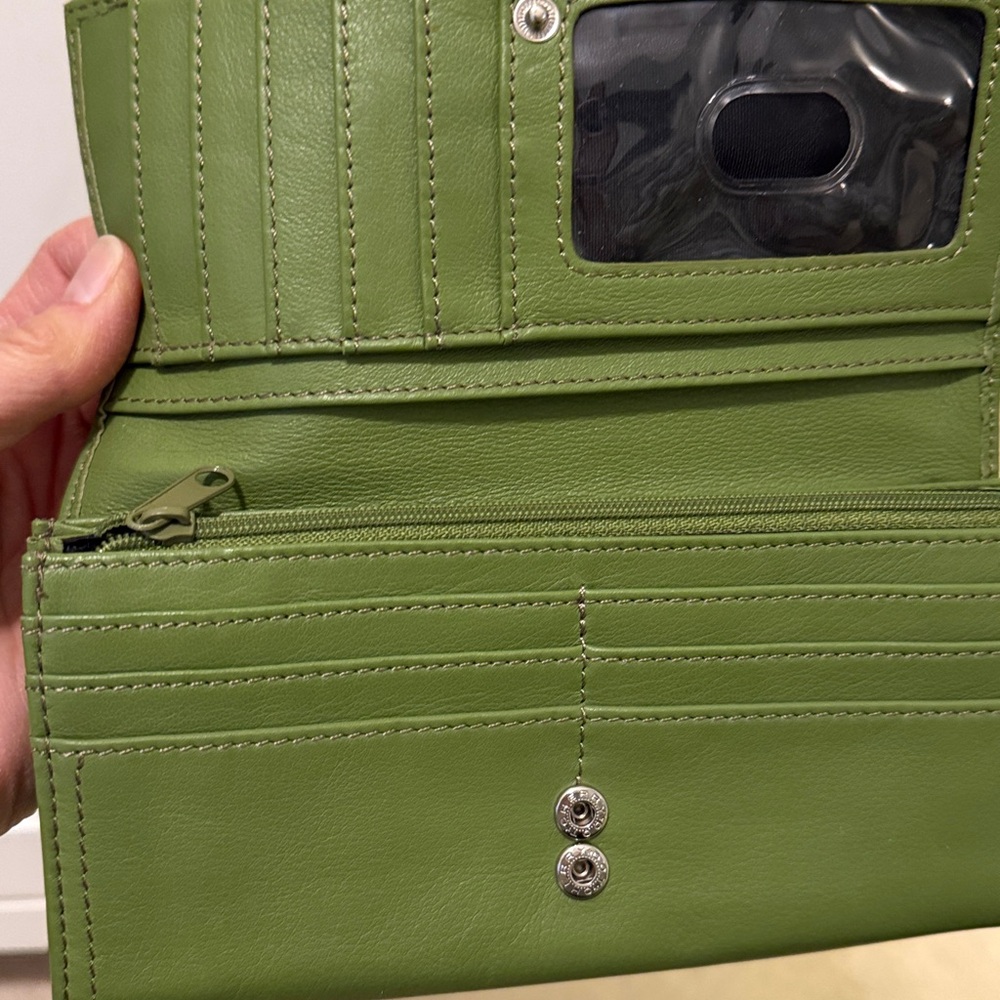 Tiganello Large Green Soft Leather Wallet. - Picture 4 of 5